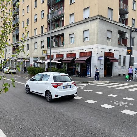 Bnb Milano Dipinta Di Blu Bagian luar foto